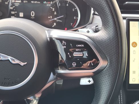Certified 2023 Jaguar F-PACE R-Dynamic S AWD/4WD image 32