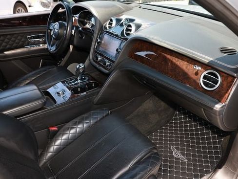 Used 2018 Bentley Bentayga AWD/4WD image 19