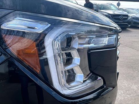 Used 2024 GMC Terrain SLT w/ Tech Package image 25