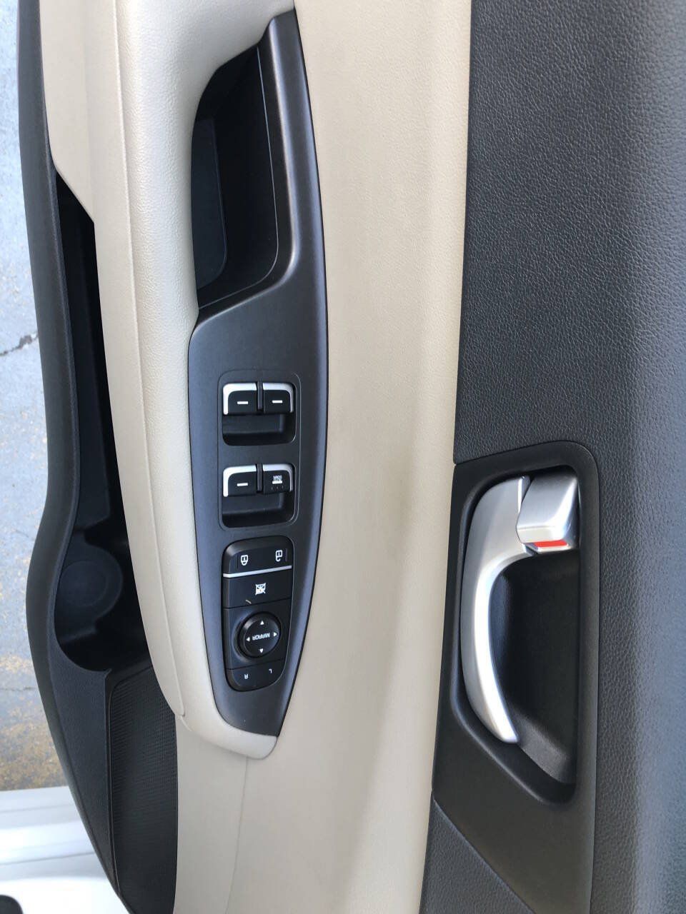 Used 2018 Kia Optima LX w/ 17" Alloy Wheels Package FWD image 12