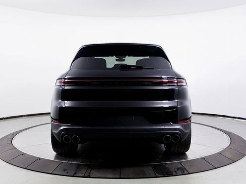 Used 2025 Porsche Cayenne image 27