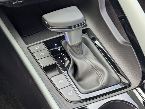 New 2025 Hyundai Elantra Limited image 14