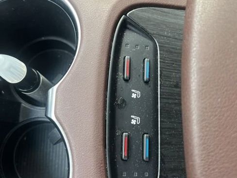 Used 2022 Toyota Venza Limited image 19