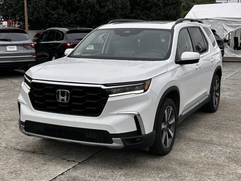 Used 2024 Honda Pilot Elite image 2