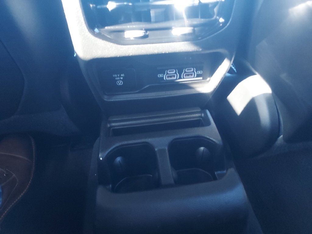 Used 2023 Jeep Grand Cherokee L Overland w/ Luxury Tech Group IV AWD/4WD image 12