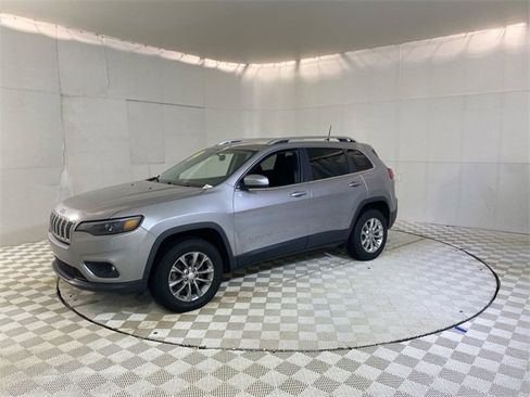Used 2019 Jeep Cherokee Latitude w/ Cold Weather Group image 20