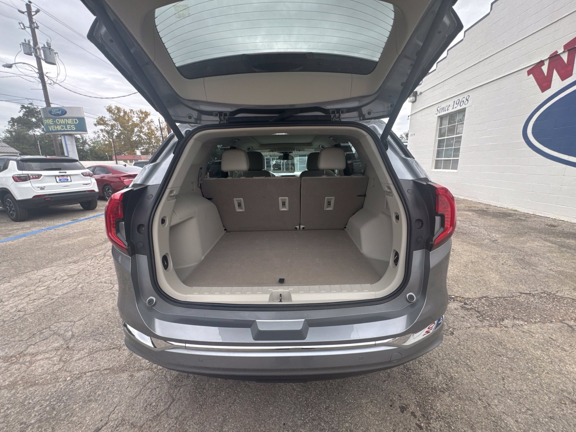 Used 2024 GMC Terrain Denali w/ Denali Premium Package AWD/4WD image 35