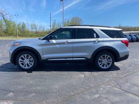 Used 2024 Ford Explorer XLT w/ Equipment Group 202A AWD/4WD image 2