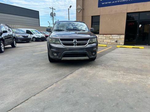 Used 2015 Dodge Journey SXT w/ Flexible Seating Group FWD image 2