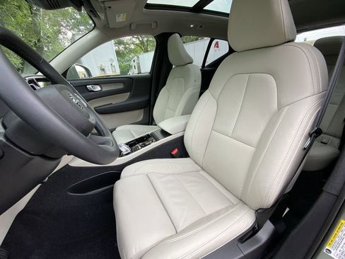 Used 2023 Volvo XC40 B5 Plus w/ Driver Assist Package AWD/4WD image 15