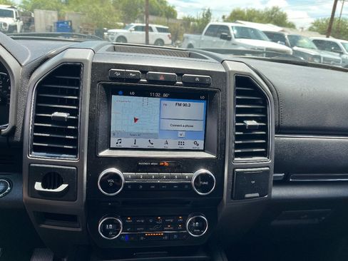 Used 2018 Ford Expedition Max XLT w/ Equipment Group 202A AWD/4WD image 9