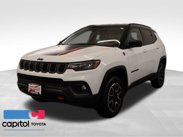 Used 2025 Jeep Compass Trailhawk AWD/4WD image 5