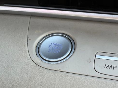 Used 2023 Hyundai Elantra Limited image 24