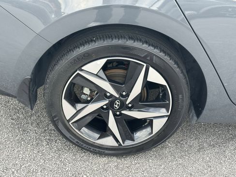 Used 2023 Hyundai Elantra Limited FWD image 17