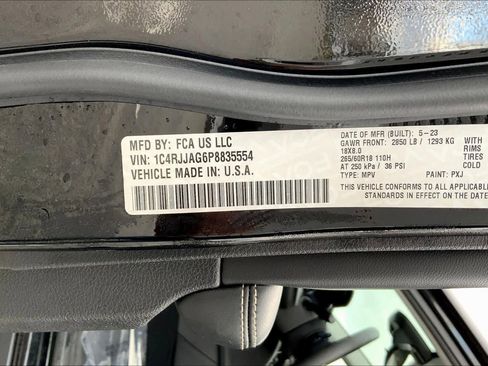 Used 2023 Jeep Grand Cherokee L Laredo image 29