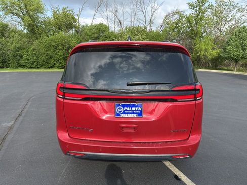 Used 2025 Chrysler Pacifica Limited FWD image 4
