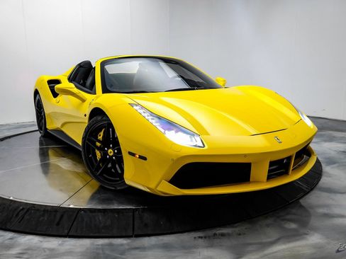 Used 2017 Ferrari 488 Spider image 31