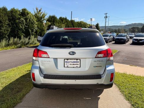 Used 2013 Subaru Outback 2.5i Premium w/ All-Weather Pkg AWD/4WD image 4