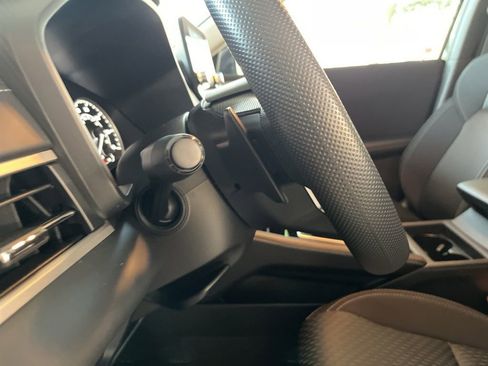 Used 2024 Mitsubishi Outlander ES image 30