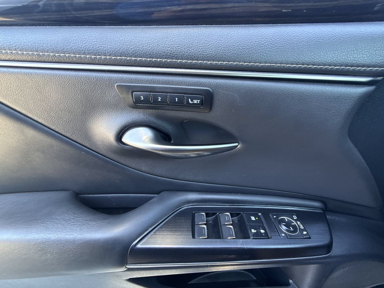 Used 2021 Lexus ES 300h w/ Premium Package FWD image 24