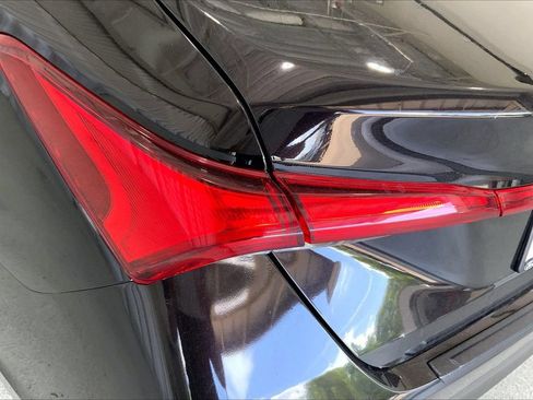 Used 2020 Toyota Avalon Limited FWD image 13