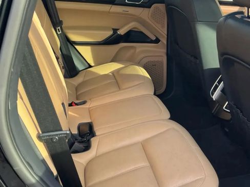 Used 2018 Porsche Cayenne AWD/4WD image 10