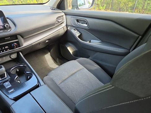 Certified 2025 Nissan Rogue SV FWD image 32