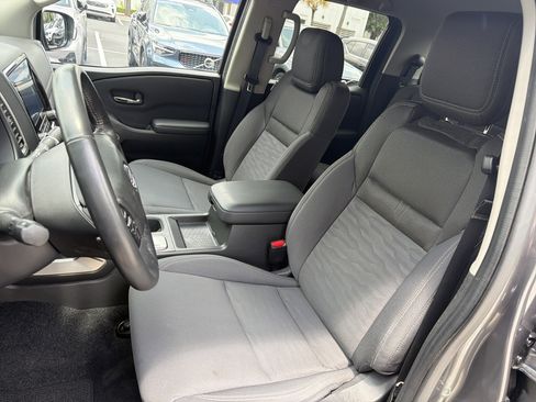 Used 2024 Nissan Frontier SV w/ SV Convenience Package RWD image 16