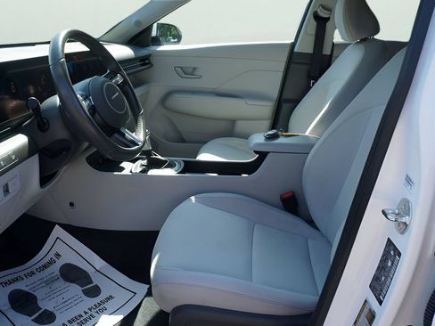 Used 2025 Hyundai Kona SEL AWD/4WD image 16
