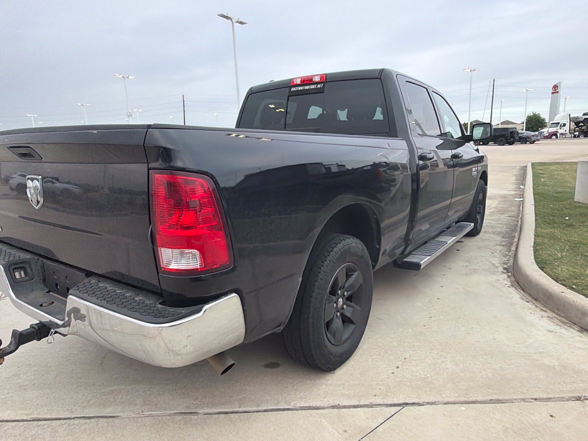 Used 2020 RAM 1500 Classic SLT RWD image 3