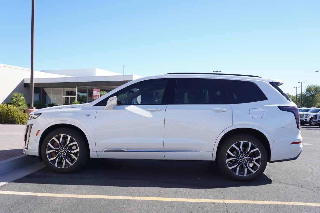 Used 2023 Cadillac XT6 Sport w/ Platinum Package AWD/4WD image 2