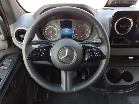 Used 2025 Mercedes-Benz Sprinter 2500 image 29