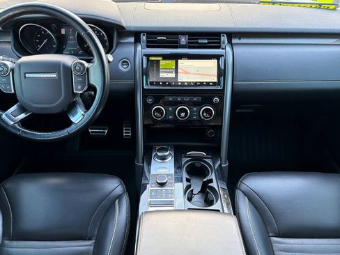 Used 2017 Land Rover Discovery HSE AWD/4WD image 10