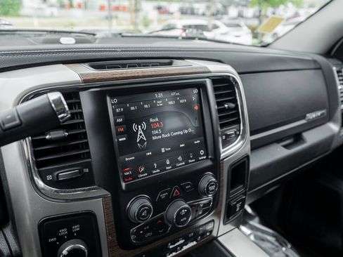 Used 2018 RAM 3500 Laramie w/ Cold Weather Group AWD/4WD image 31
