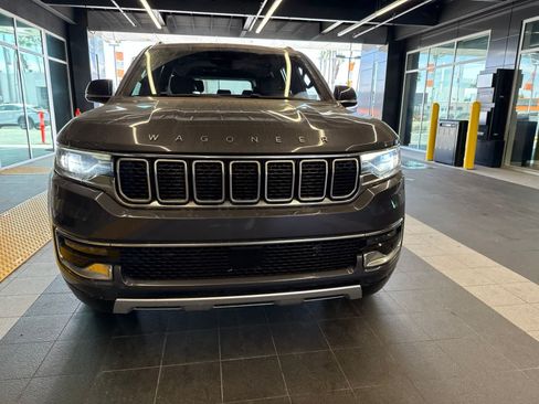 Used 2024 Jeep Wagoneer L Series II RWD image 5