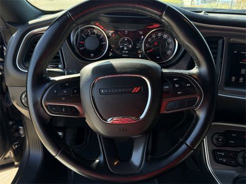 Used 2021 Dodge Challenger SXT image 10