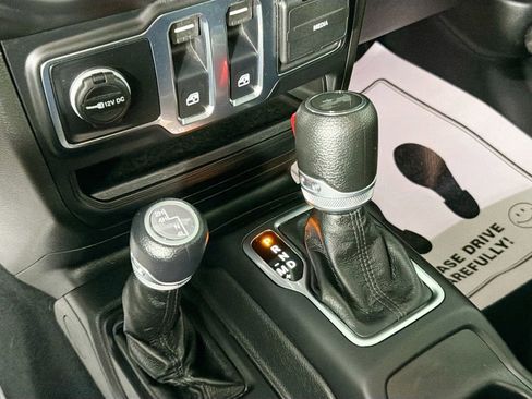 Used 2022 Jeep Wrangler Sport AWD/4WD image 16