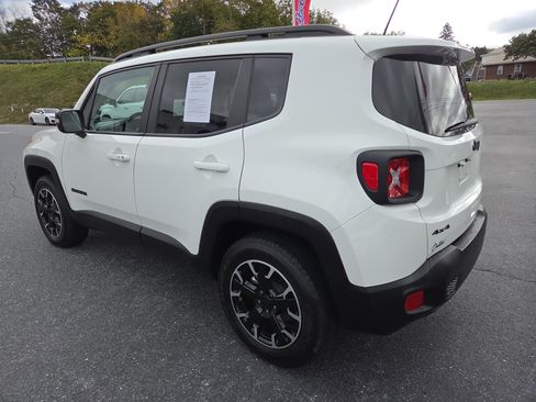 Certified 2023 Jeep Renegade Latitude AWD/4WD image 6
