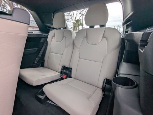 New 2026 Volvo XC90 B6 Plus w/ Protection Package Premier AWD/4WD image 14