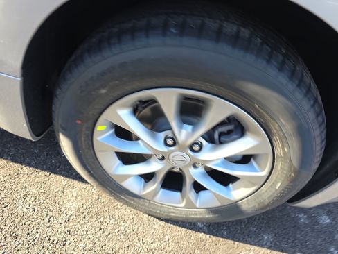 New 2026 Chrysler Pacifica Limited w/ Uconnect Theater Family Group image 36