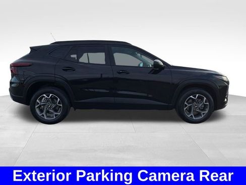Used 2025 Chevrolet Trax LT w/ LT Convenience Package FWD image 6
