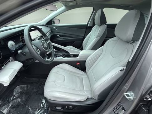 Used 2023 Hyundai Elantra Limited image 18