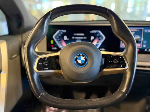 Used 2024 BMW iX xDrive50 w/ Sport Package AWD/4WD image 25