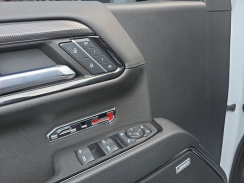 Used 2024 GMC Sierra 1500 AT4 w/ Technology Package image 17