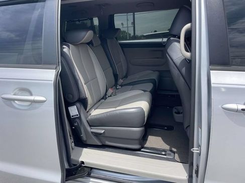 Used 2018 Kia Sedona LX w/ LX Essentials Premium Package FWD image 8