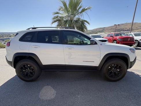 Used 2019 Jeep Cherokee Trailhawk AWD/4WD image 6