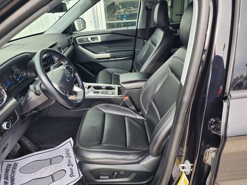 Used 2023 Ford Explorer XLT w/ Equipment Group 202A image 10