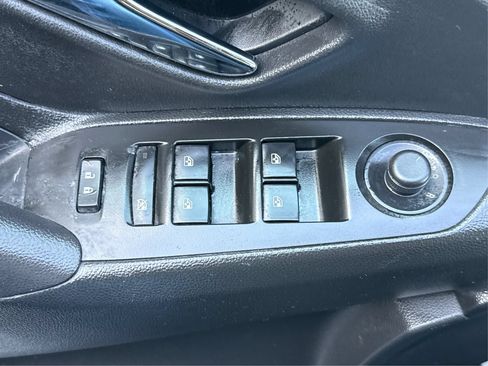 Used 2019 Chevrolet Trax LT w/ LT Convenience Package FWD image 19
