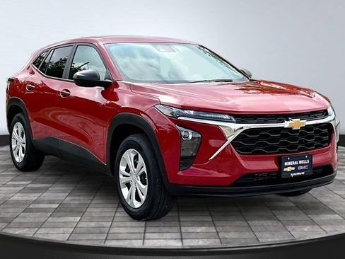 New 2026 Chevrolet Trax LS w/ LS Convenience Package FWD image 2