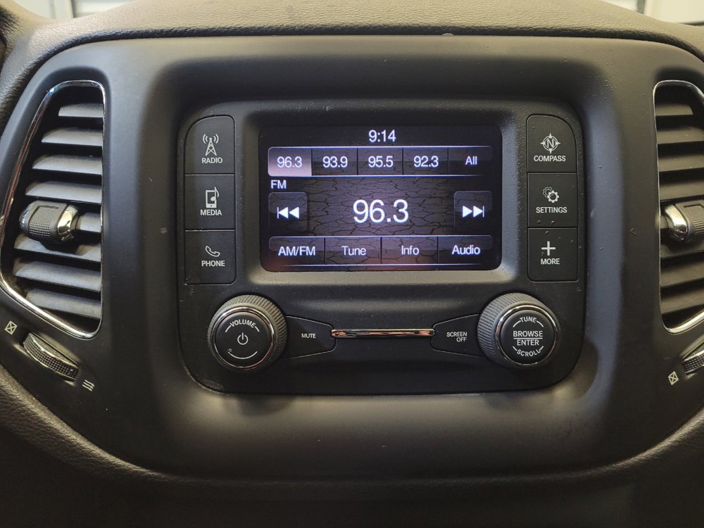 Used 2018 Jeep Compass Latitude w/ Safe & Security Group FWD image 25